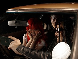 「a子、様々な姿を捉えた「Turn It Up」MVビハインド映像を公開」