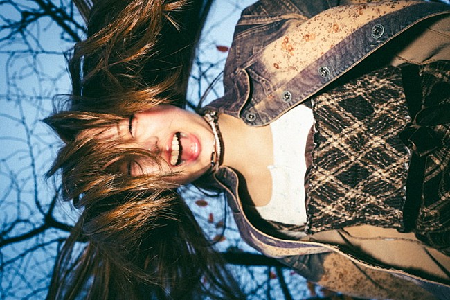 「ふみの、自身で作詞・作曲した新曲「ホットライン」配信リリース」1枚目/2