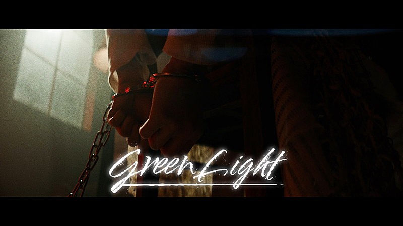 「STARGLOW、緊張感が漂う「Green Light」MVティザー映像を公開」1枚目/4