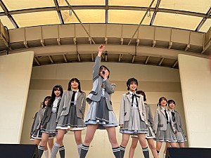 RE-GE「RE-GE、メジャーデビューに向けたフリーライブツアー開幕 初MVを追ったメイキング映像も解禁」