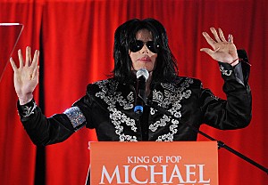 マイケル・ジャクソン「マイケル・ジャクソン遺産財団、“第二の家族”きょうだいから児童性的人身売買訴訟を起こされる」