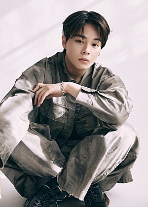 鶴房汐恩「元JO1鶴房汐恩、ソロ活動再開に対する想いを綴る」