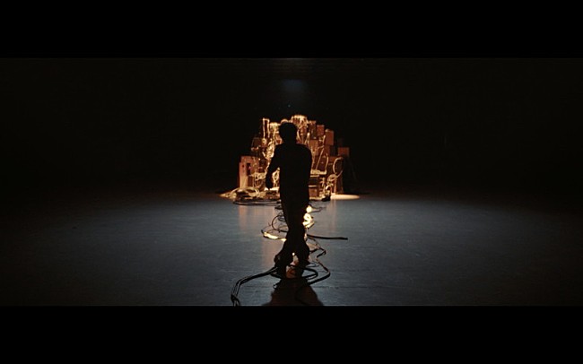 「『Ayumu Imazu - Bassline [Music Video] 』」4枚目/9