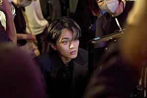 永瀬廉「永瀬廉×吉川愛W主演映画『鬼の花嫁』、撮影現場の様子を切り取ったメイキング写真が公開」