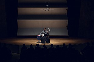 上妻宏光「＜ライブレポート＞上妻宏光がソロデビュー25周年ツアー東京公演で魅せた三味線の真髄　浅野祥＆チョン・ジェイルと共演」