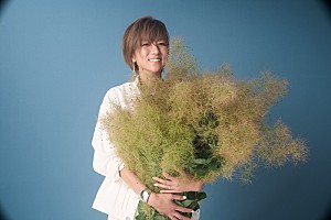 hitomi「hitomi、Nikoん作曲による新曲「Tokey-Dokey」が石田ひかり主演ドラマ『鬼女の棲む家』主題歌に決定」