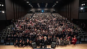 MON7A「MON7Aが同世代の卒業式をサプライズ訪問、ドキュメンタリー映像公開」