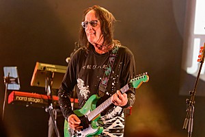 トッド・ラングレン「＜ライブレポート＞トッド・ラングレン、世代を超えたオーディエンスを魅了したキャリア総括の来日公演」