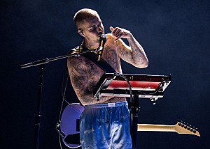 ジャスティン・ビーバー「ジャスティン・ビーバー、【コーチェラ】直前のシークレット・ライブ映像を一部公開「もうすぐ会おう」」