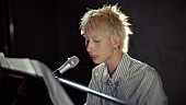 「MON7A、新曲「僕のかわい子ちゃん」をピアノ弾き語り」1枚目/3