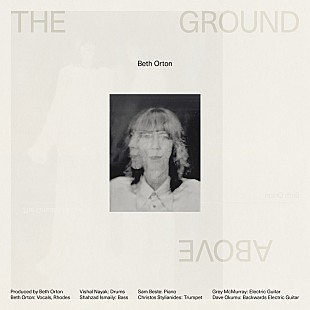 「ベス・オートン、新曲「The Ground Above」で愛と破壊の共存を探求」