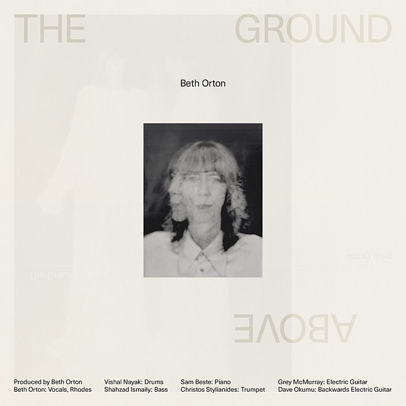 「ベス・オートン、新曲「The Ground Above」で愛と破壊の共存を探求」1枚目/1