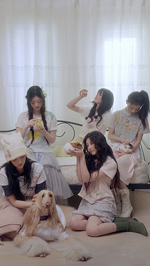 ILLIT「ILLIT、コンセプトフォト＆フィルム「PAW PAW」にメンバー似の動物たちが登場」