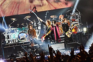LUNA SEA「＜ライブレポート＞LUNA SEA「ド派手に行きましょう！」―真矢への約束を体現した有明アリーナ公演」