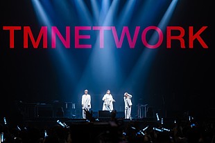 「“TMNETWORK”、量子もつれをテーマにした【QUANTUM】ツアーファイナルのレポート到着」