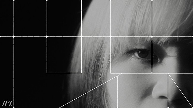 「ハク。、強い意志を感じさせる「世界」モノクロMVを公開」1枚目/3