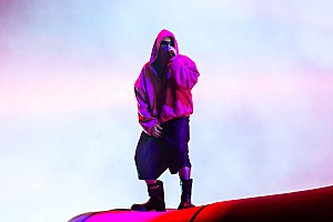 ジャスティン・ビーバー「【コーチェラ2026】ジャスティン・ビーバーのパフォーマンスにケイティ・ペリーらがユーモラスに反応」