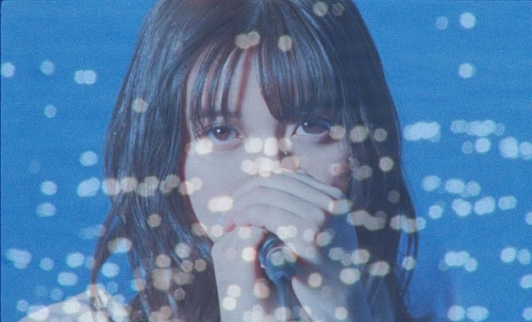 adieu「adieu（上白石萌歌）、EP『adieu 5』より「ブルーアワー」MV公開＆「泣いてしまいそう」先行配信へ」