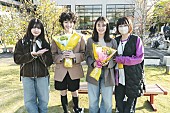 「田辺桃子と谷原七音のクランクアップ写真」4枚目/4