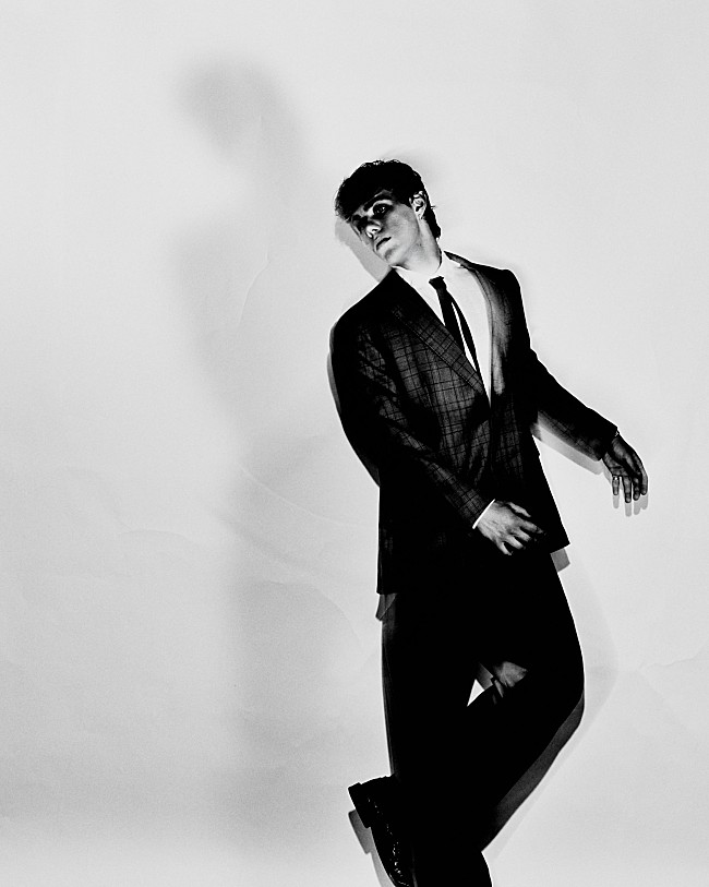 「ザ・キッド・ラロイ、ハイパーポップな新曲「I CONDEMN」のモノクロMV公開」1枚目/2