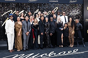 マイケル・ジャクソン「映画『Michael／マイケル』、ジャクソン一家も姿を見せたLAプレミアのレポート到着＆最終トレーラー解禁」