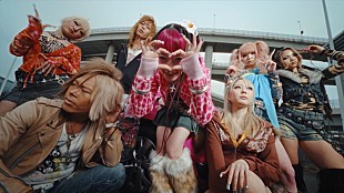 「水曜日のカンパネラ、平成ギャル姿の詩羽が古代ローマの英雄とカーチェイス「スキピオ」MV公開」