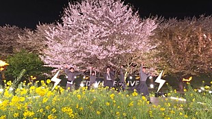 「STARGLOW、『CDTVライブ！ライブ！』で桜並木を舞台に歌唱した「USOTSUKI」映像を期間限定公開」