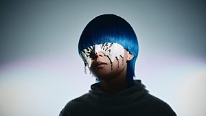 yama「yama、Vaundy「飛ぶ時」カバーMVをプレミア公開」