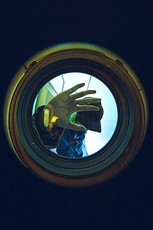 Eve「Eveがライブ映像を3日間連続配信へ、suis（ヨルシカ）フィーチャリング曲「風のアンセム」MV公開」