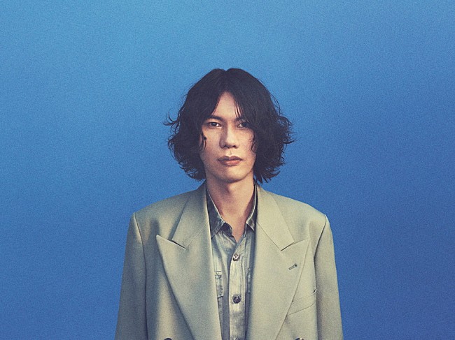 「米津玄師、2026 NHKサッカーテーマへ新曲「烏」書き下ろし（本人コメントあり）」1枚目/1