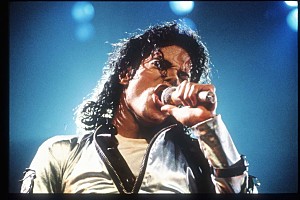 マイケル・ジャクソン「故マイケル・ジャクソン、全米で伝記映画公開後にストリーミング週間記録を大幅更新し多数の楽曲がチャート入り」