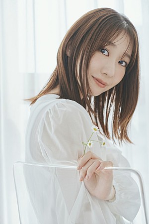 柏木由紀「柏木由紀、ニューシングル『シアワセ記念日』アートワーク＆自身作詞カップリング曲のタイトル公開」