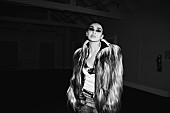 「チャーリーxcx、新章を告げる「Rock Music」をMVとともに公開」1枚目/2