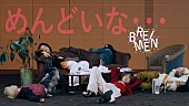 「BREIMEN、新曲「めんどいな…」MVは遊び心あふれる映像」1枚目/3
