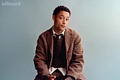 「＜フジロック’26出演＞ロイル・カーナー、父親になることと30代の到来がニューALに与えた影響を語る「かつては想像もできなかった自分になれた」」1枚目/2
