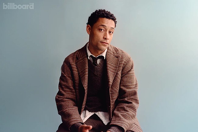 「＜フジロック’26出演＞ロイル・カーナー、父親になることと30代の到来がニューALに与えた影響を語る「かつては想像もできなかった自分になれた」」1枚目/2