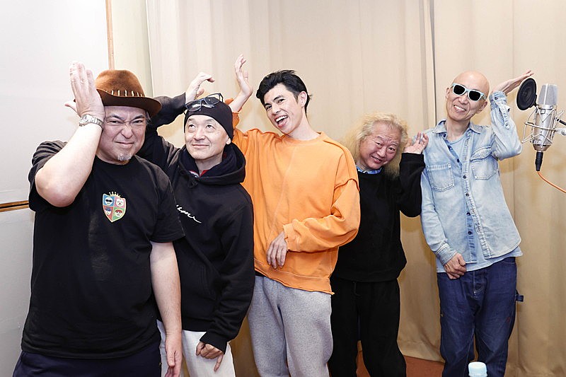 「爆風スランプ、小島よしおをフィーチャーし未発売楽曲「ええじゃないか」初の音源化」1枚目/4