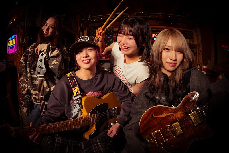 「松隈ケンタプロデュースのGBB(Girls be bad)「BiSH -星が瞬く夜に- 」カバー映像公開! 初バンドワンマンのアンコールで3連続披露」1枚目/4