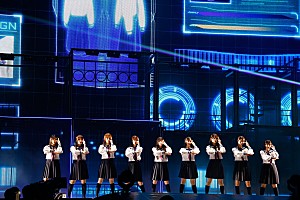 乃木坂46、満員の東京ドームで14回目の誕生日をお祝い 過去と未来を