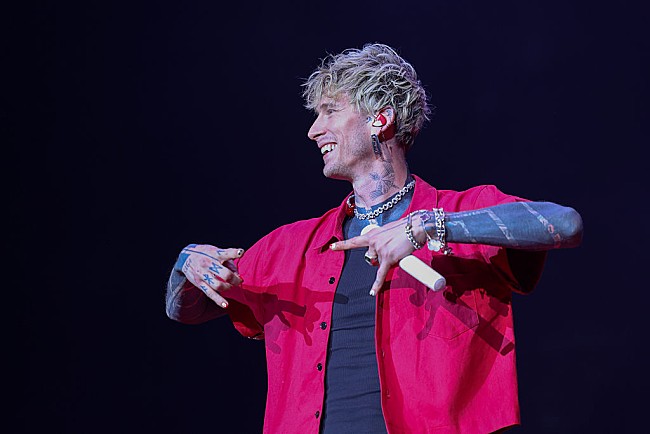 「mgk、ウィズ・カリファとのコラボAL『Blog Era Boyz』リリース決定＆「everything tatted」先行配信」1枚目/1