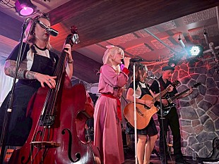 「The Biscats、新曲「よそ見はNO！」をライブ初披露　ドイツのロカビリーバンドとの2マンライブのレポート到着」