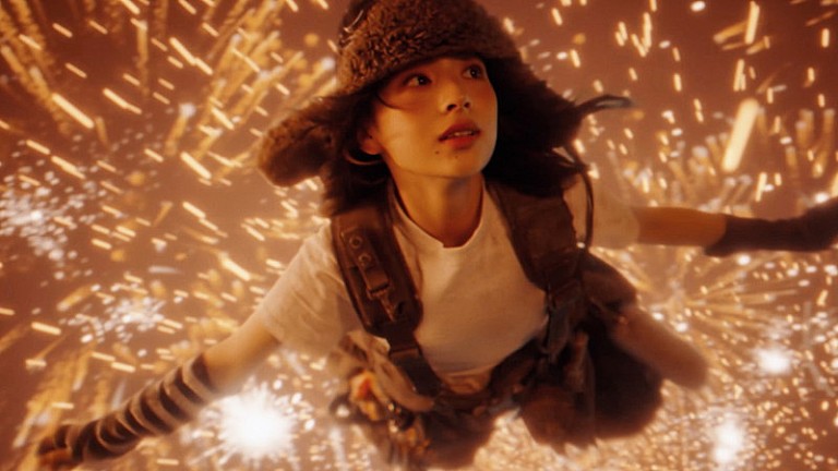 Vaundy「Vaundy、自身が監督／出口夏希が出演する「イデアが溢れて眠れない」MVで“頭の中のカオス”を表現」
