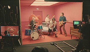 「go!go!vanillas、最新曲「フォーリン」MVメイキング映像公開」