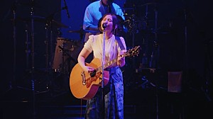 阿部真央「阿部真央、「じゃあ、何故」バンド編成ライブ映像公開」