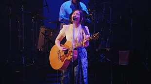 「阿部真央、「じゃあ、何故」バンド編成ライブ映像公開」