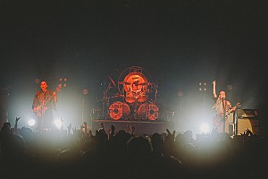 人間椅子「人間椅子、還暦記念ツアー【猟奇新生】ファイナルで披露した青春真っ只中の轟音　公式レポート到着」