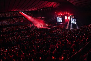 ライブレポート＞NEXZ 初のアリーナツアー開幕、リリース前の新曲4曲も