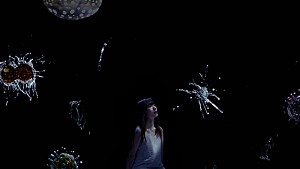にしな「にしな、映画『モブ子の恋』主題歌「クローバー」MVは“時間の流れ”をモチーフに制作」