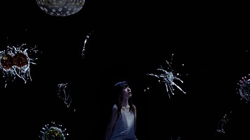 にしな、映画『モブ子の恋』主題歌「クローバー」MVは“時間の流れ”を