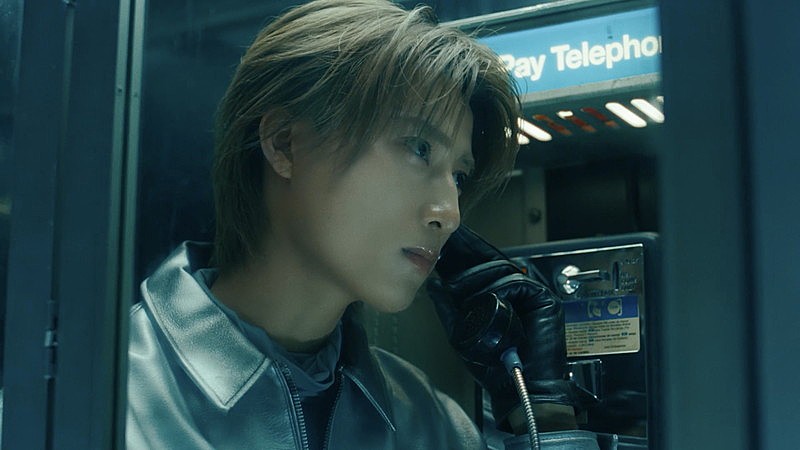 「SUPER★DRAGON、“レトロフューチャー”な「Call Me Asap」MVで過去&未来へ」1枚目/5